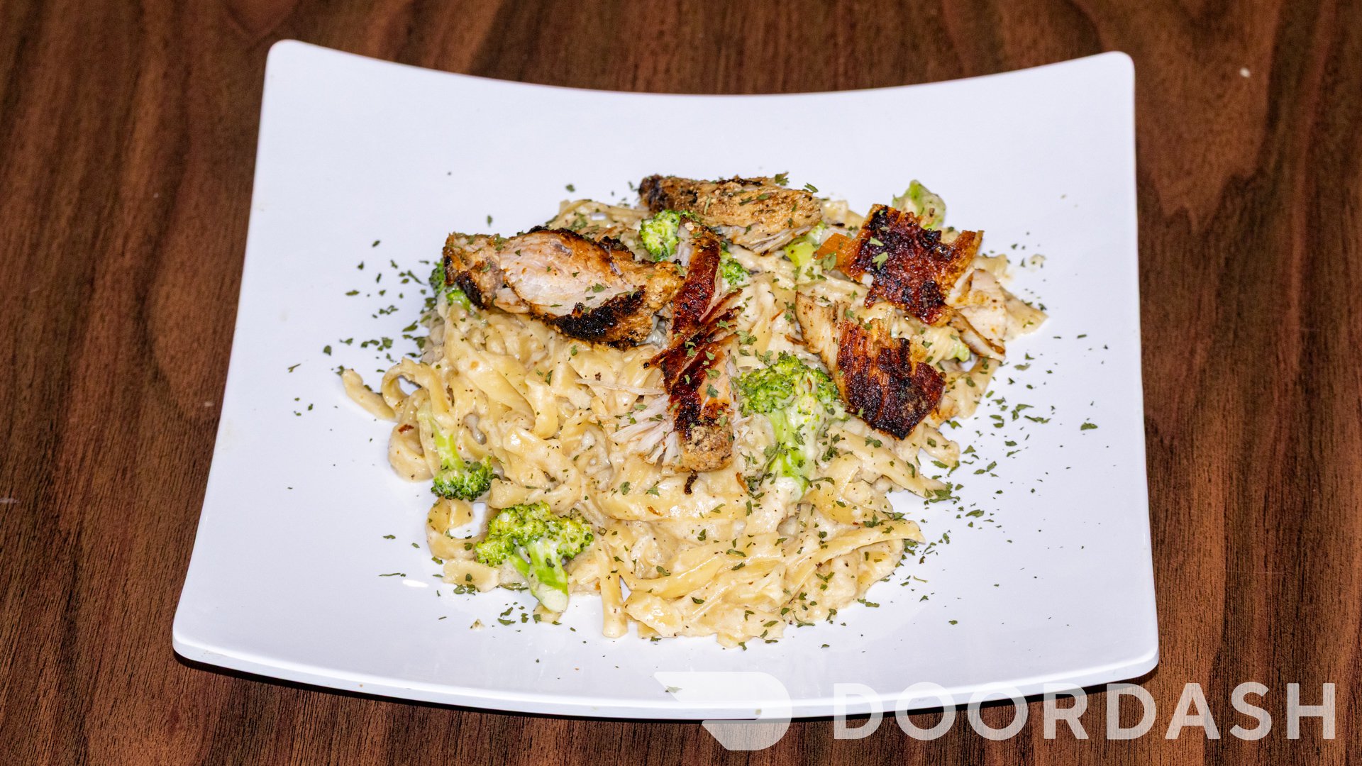 Chicken & Broccoli Alfredo Pasta